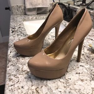Jessica Simpson pumps
